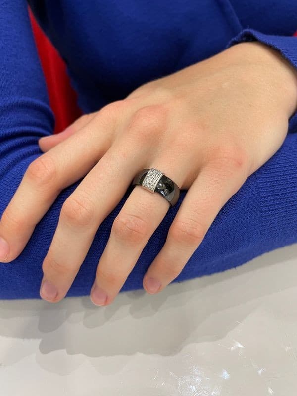BAGUE MODERNE CÉRAMIQUE ET DIAMANTS — vue 2