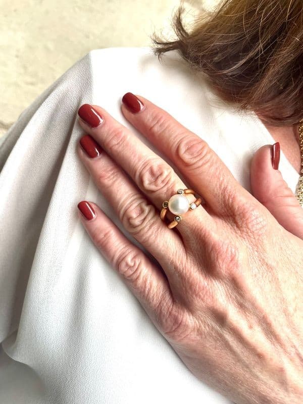 BAGUE MODERNE PERLE ET DIAMANTS — vue 2