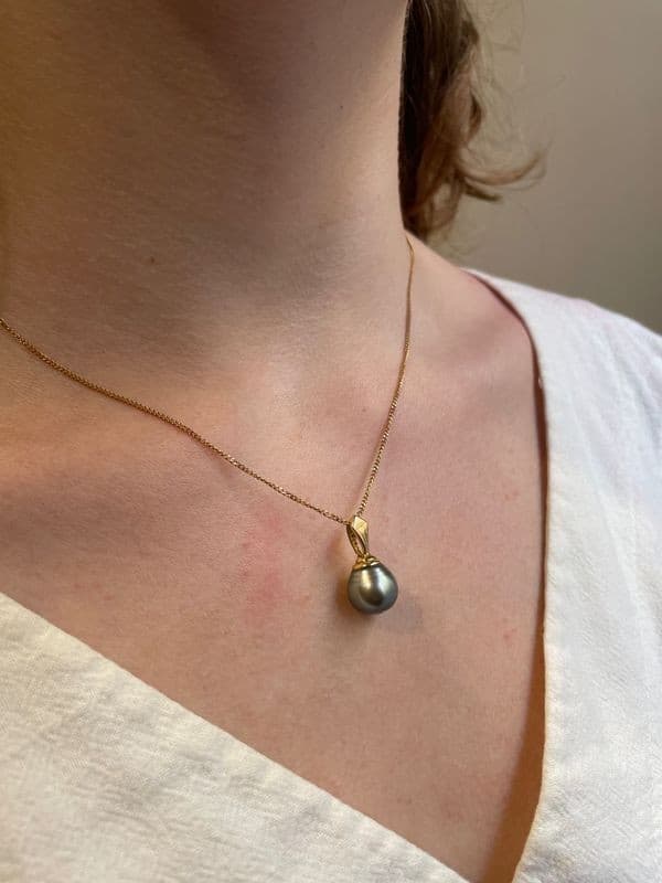 PENDENTIF MODERNE PERLE DE TAHITI — vue 2