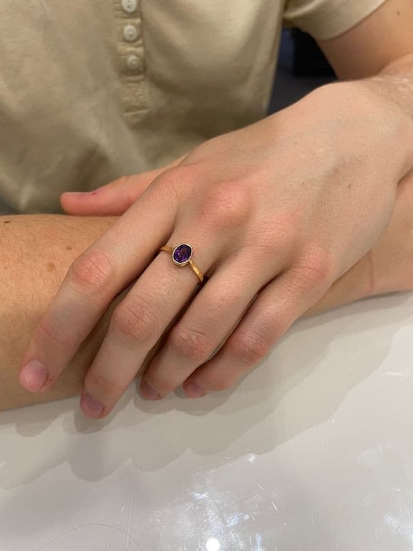 BAGUE MODERNE AMÉTHYSTE — vue 2