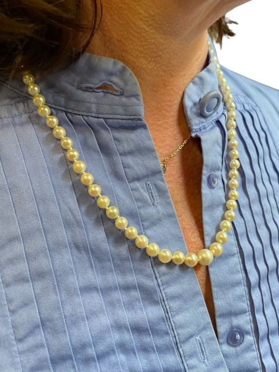 COLLIER DE PERLES EN CHUTE — vue 2