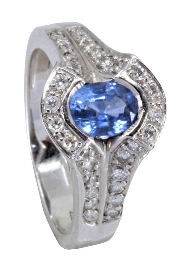 BAGUE SAPHIR DE CEYLAN ET DIAMANTS — vue 4