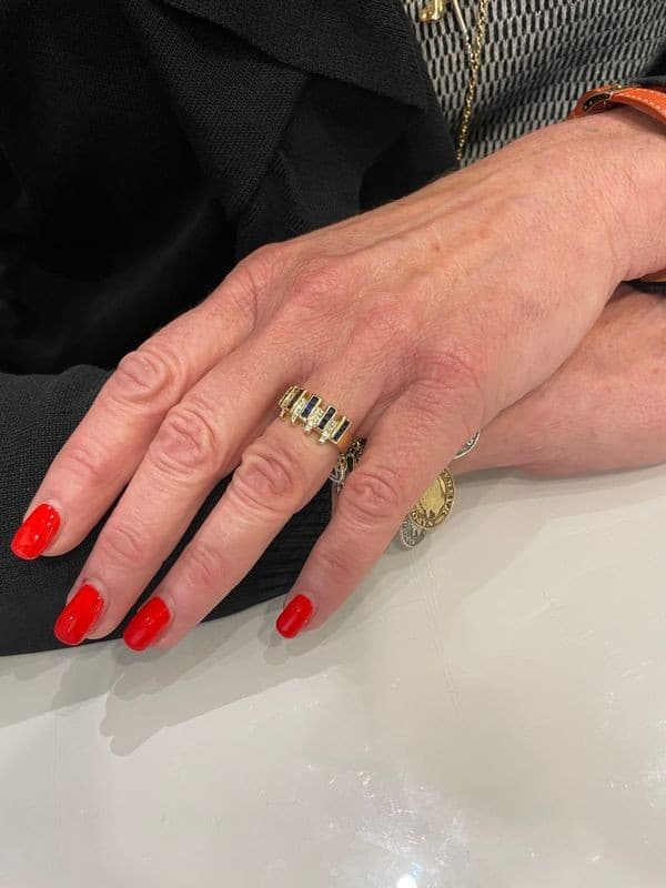 BAGUE MODERNE SAPHIRS ET DIAMANTS — vue 2