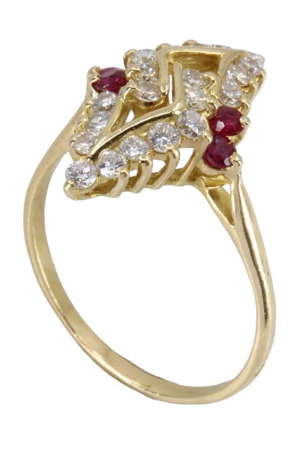 BAGUE MODERNE RUBIS ET DIAMANTS — vue 5