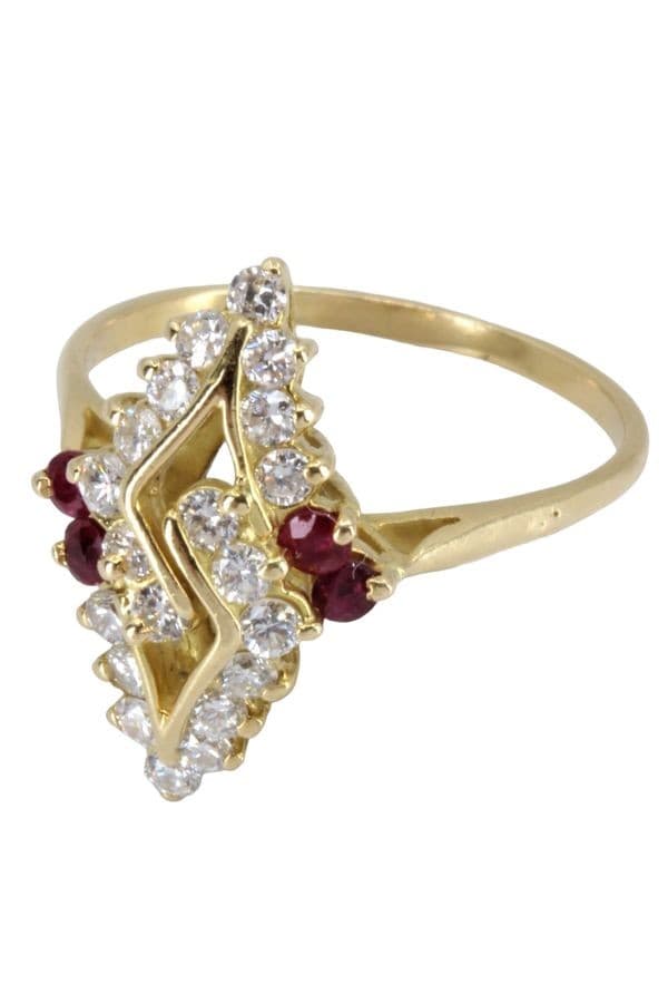 BAGUE MODERNE RUBIS ET DIAMANTS — vue 3