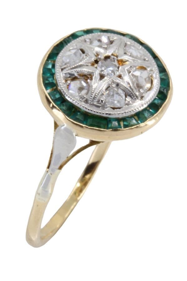 BAGUE ART-DÉCO ÉMERAUDES ET DIAMANTS — vue 4