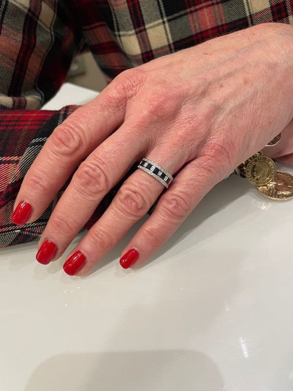 BAGUE MODERNE SAPHIRS ET DIAMANTS — vue 2