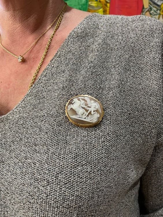 BROCHE CAMÉE NYMPHE AVEC CHEVAUX — vue 2