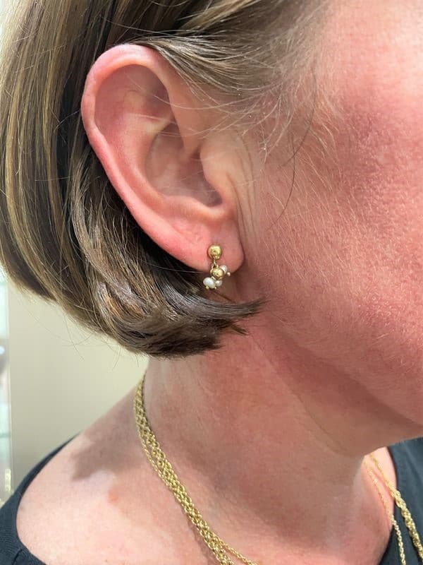 BOUCLES D'OREILLES PENDANTES PERLES — vue 2