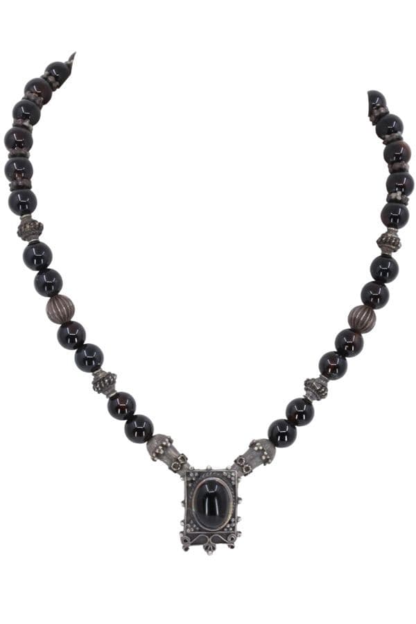 COLLIER ARGENT ONYX ET GRENATS — vue 1