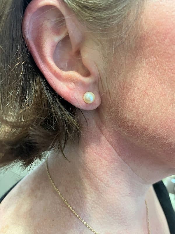 BOUCLES D'OREILLES CLOUS PERLES — vue 2