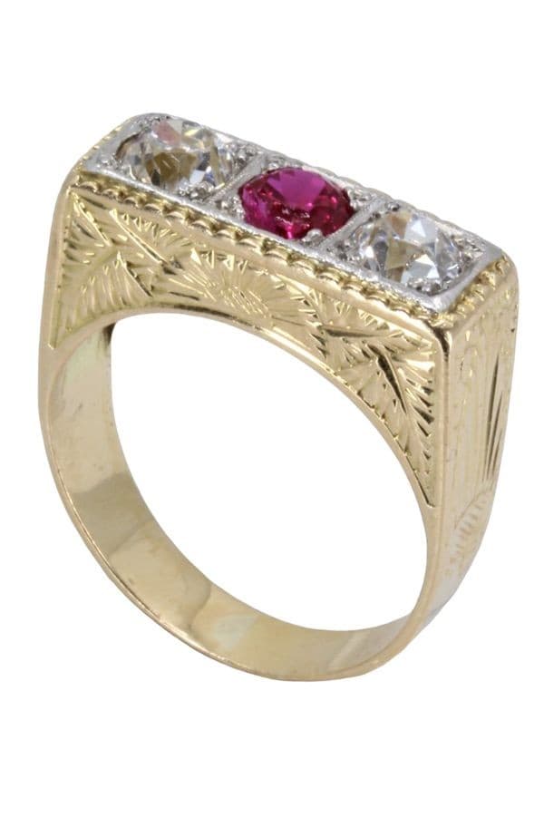 BAGUE ART-DÉCO RUBIS ET DIAMANTS — vue 4