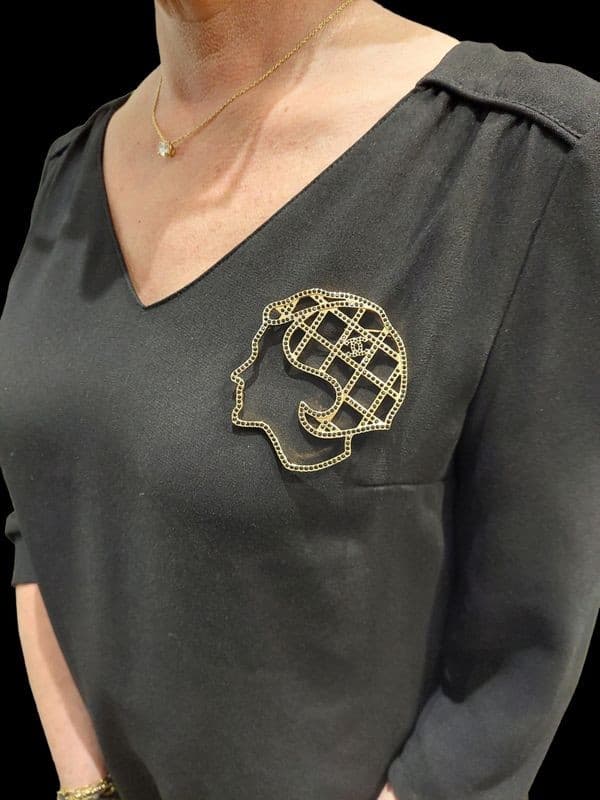 BROCHE SIGNÉE CHANEL COCO MADEMOISELLE — vue 2