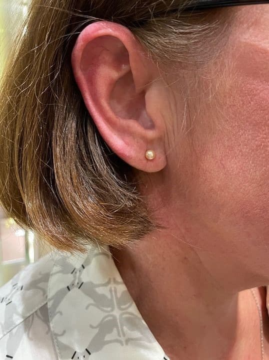 BOUCLES D'OREILLES CLOUS PERLES — vue 2
