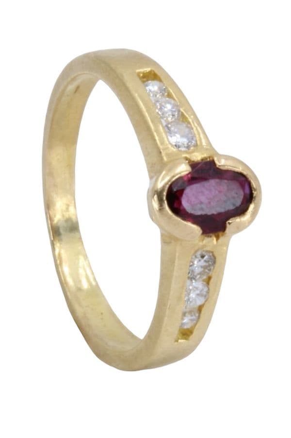 BAGUE MODERNE RUBIS ET DIAMANTS — vue 5