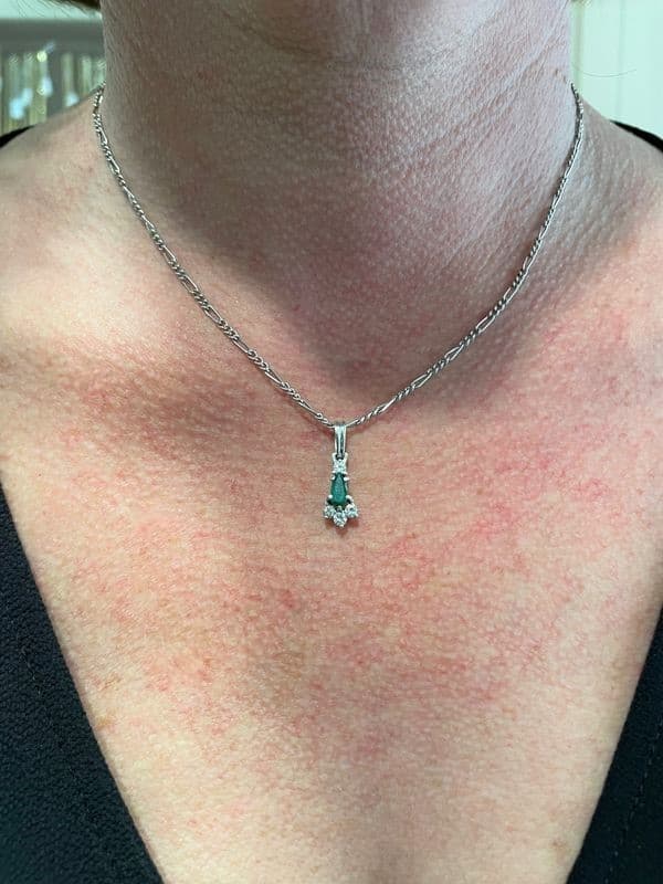 PENDENTIF ÉMERAUDE ET DIAMANTS — vue 2