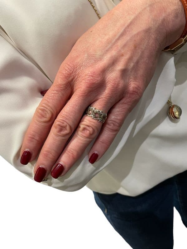 BAGUE MODERNE DIAMANTS NOIRS ET BLANCS — vue 2