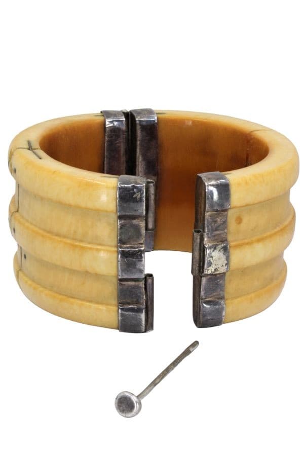 BRACELET MANCHETTE OUVRANTE IVOIRE ANCIEN — vue 3