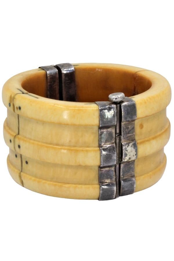BRACELET MANCHETTE OUVRANTE IVOIRE ANCIEN — vue 1