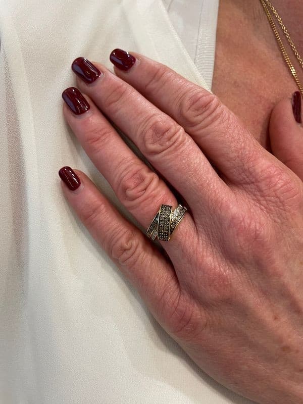 BAGUE MODERNE DIAMANTS CHAMPAGNES ET BLANCS — vue 2