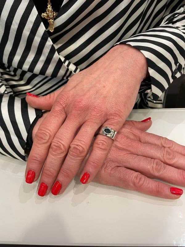 BAGUE MODERNE SAPHIR ET DIAMANTS — vue 2