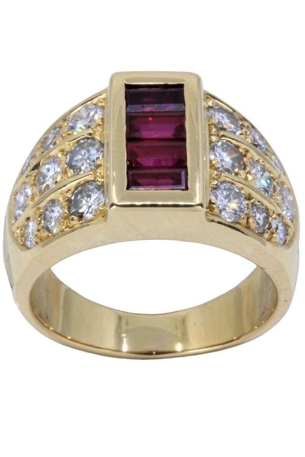 BAGUE MODERNE RUBIS ET DIAMANTS — vue 1