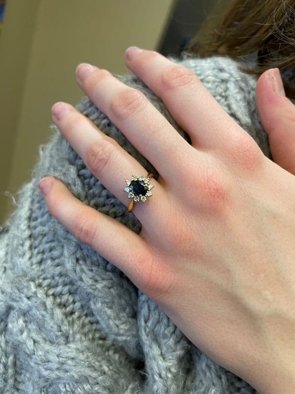 BAGUE MARGUERITE SAPHIR ET DIAMANTS — vue 2