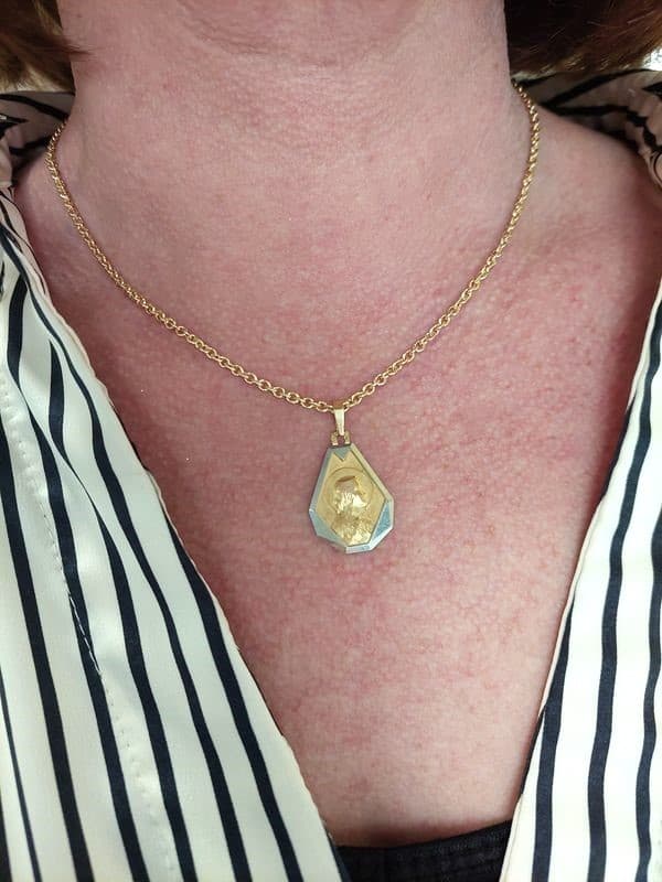 MÉDAILLE VIERGE ART-DÉCO — vue 2
