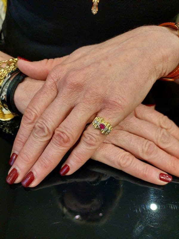 BAGUE ANCIENNE RUBIS ET DIAMANTS — vue 2