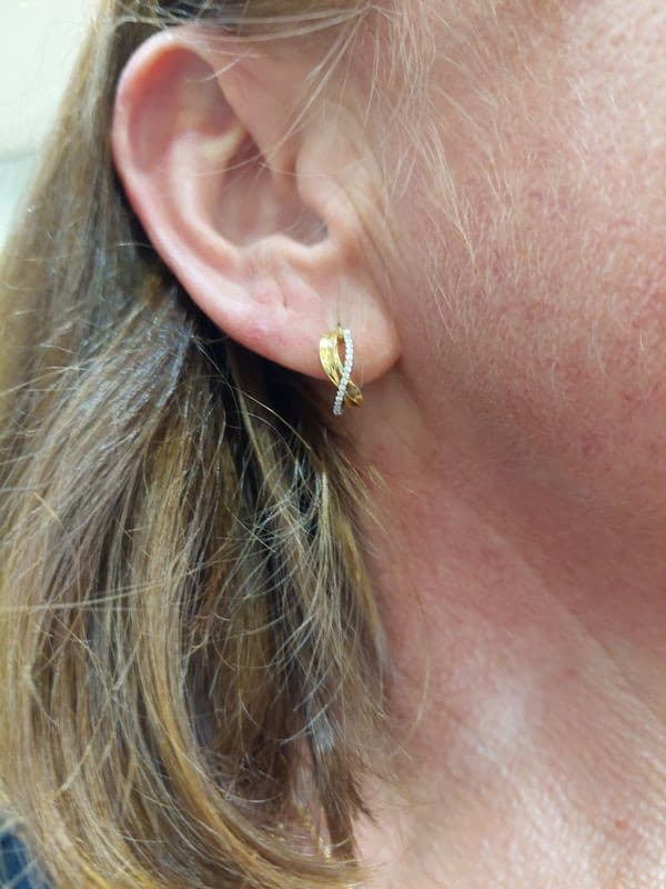 BOUCLES D'OREILLES DIAMANTS ENTRELACÉES — vue 2