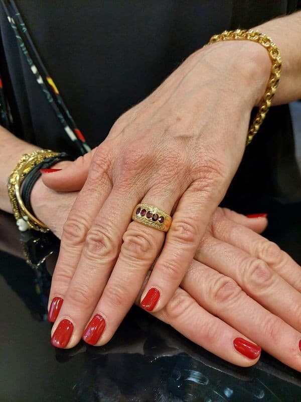 BAGUE MODERNE RUBIS ET DIAMANTS — vue 2
