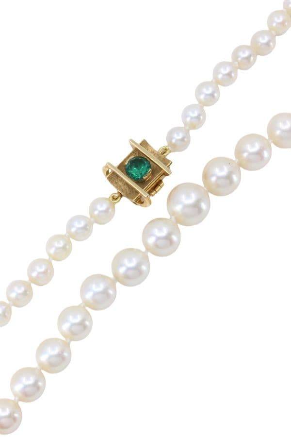 COLLIER DE PERLES EN CHUTE — vue 3