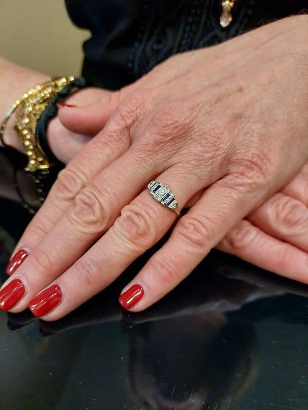 BAGUE SAPHIRS ET DIAMANTS STYLE ART-DÉCO — vue 2