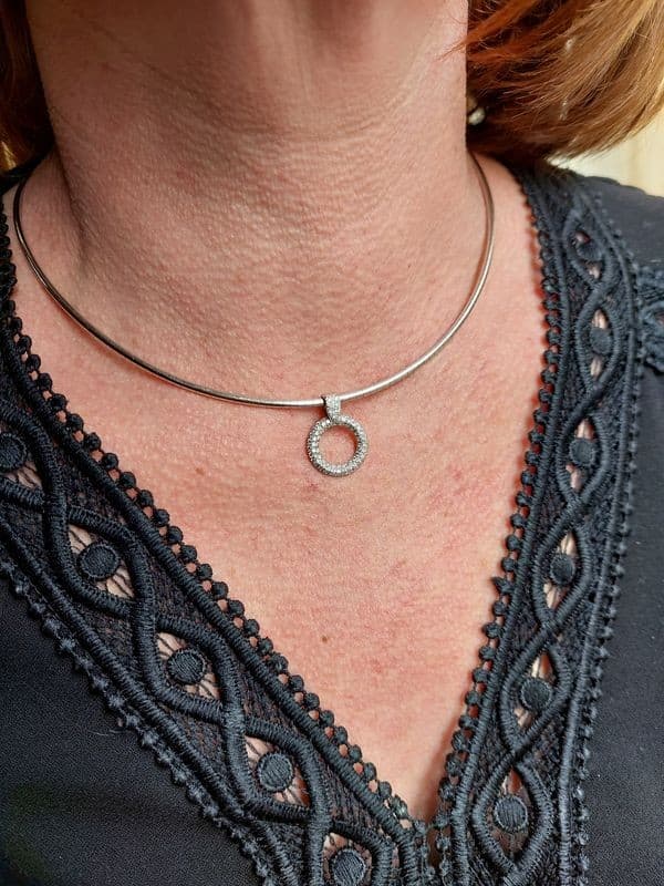 PENDENTIF MODERNE PAVAGE DIAMANTS — vue 2