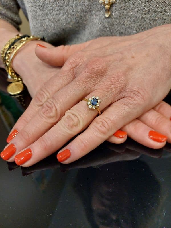 BAGUE MARGUERITE SAPHIR ET DIAMANTS — vue 2