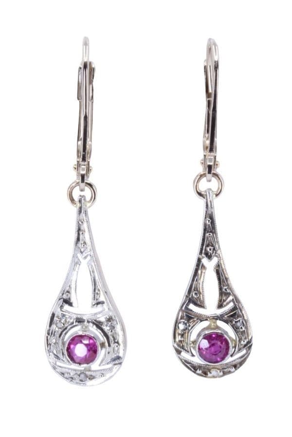 BOUCLES D'OREILLES RUBIS ART-DÉCO — vue 1