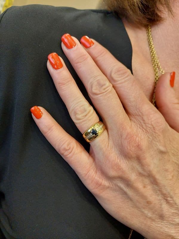 BAGUE MODERNE SAPHIR ET DIAMANTS — vue 2