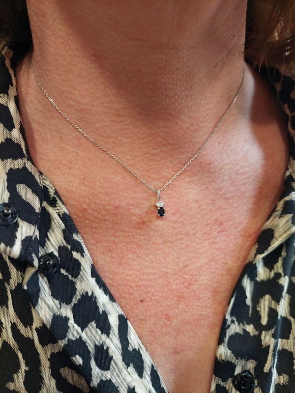COLLIER MODERNE SAPHIR ET DIAMANTS — vue 2