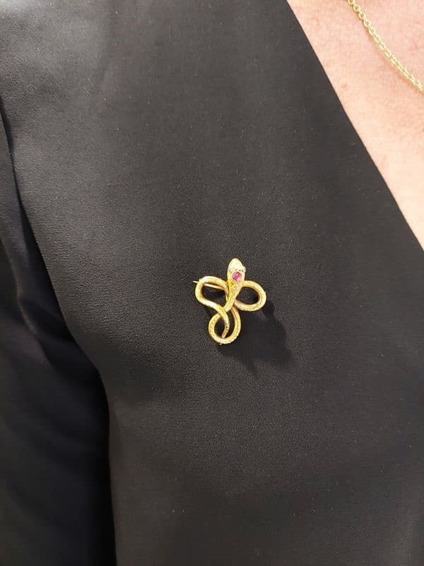 BROCHE SERPENT RUBIS ET SAPHIRS — vue 2