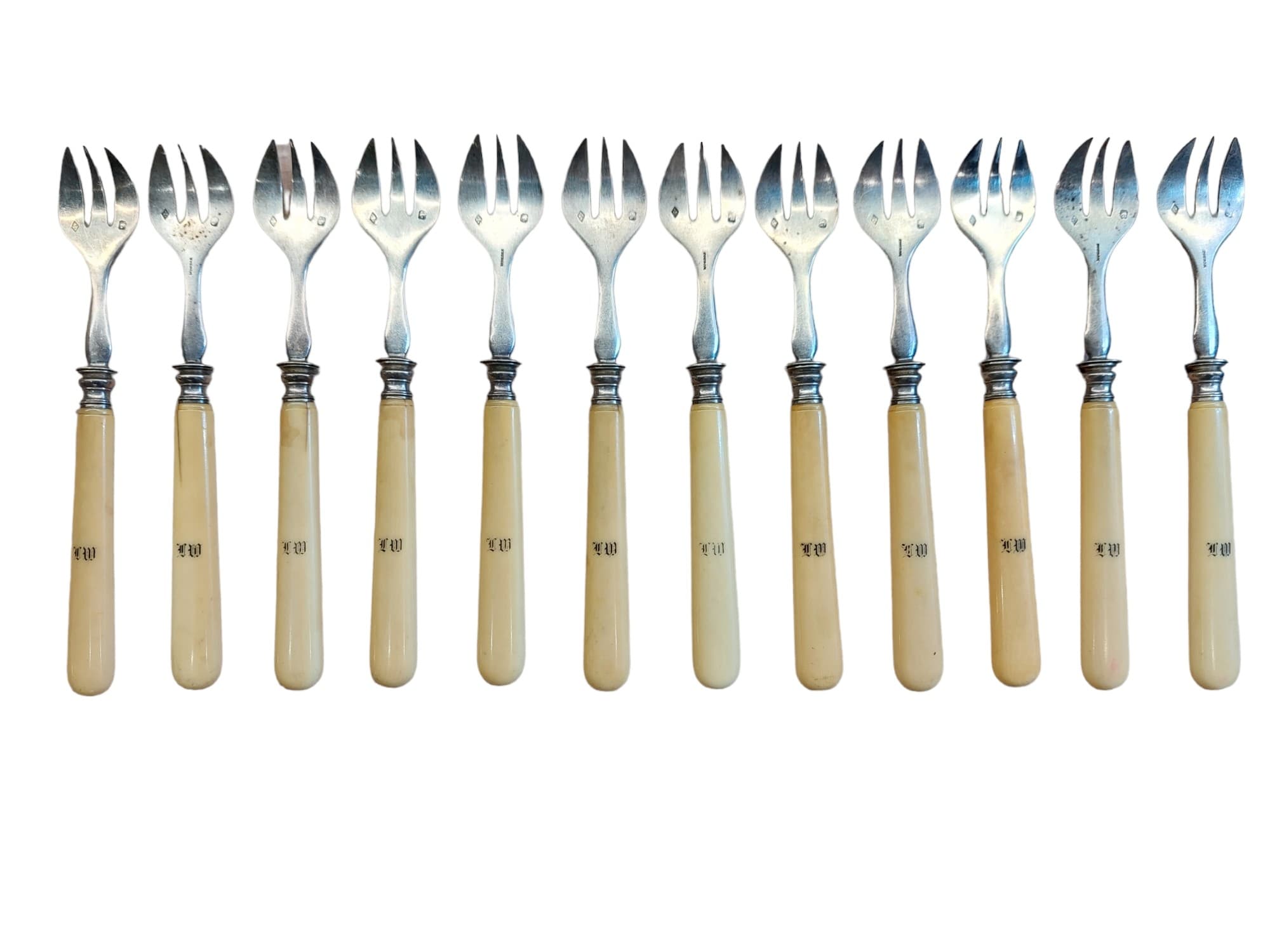 12 FOURCHETTES A HUITRE ARGENT ET IVOIRE