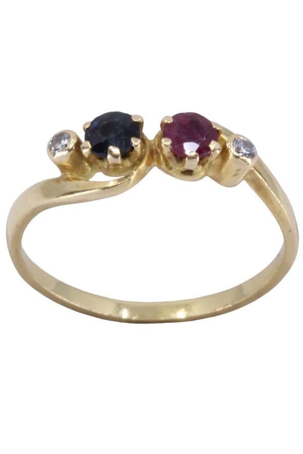 BAGUE MODERNE RUBIS, SAPHIR ET DIAMANTS — vue 1
