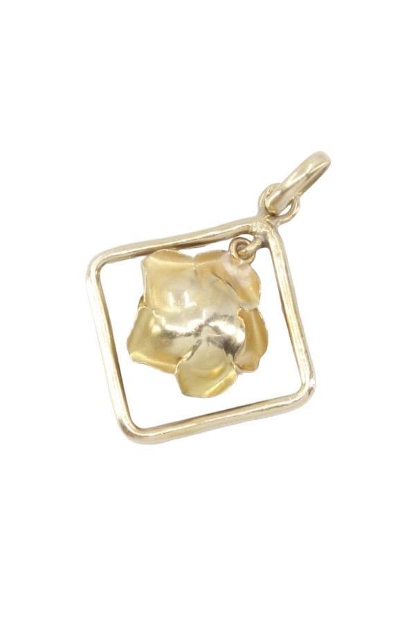 PENDENTIF ANCIEN ROSE — vue 3