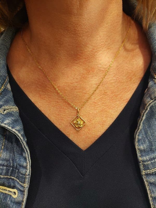 PENDENTIF ANCIEN ROSE — vue 2