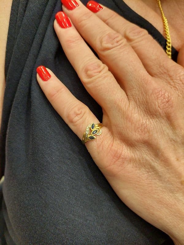 BAGUE MODERNE SAPHIRS ET DIAMANTS — vue 2