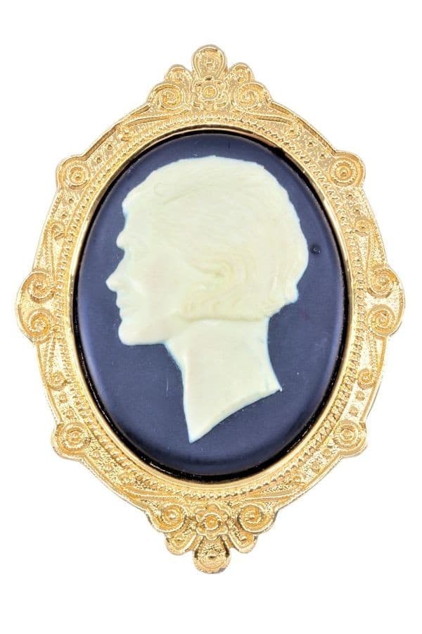 BROCHE SIGNÉE CHANEL