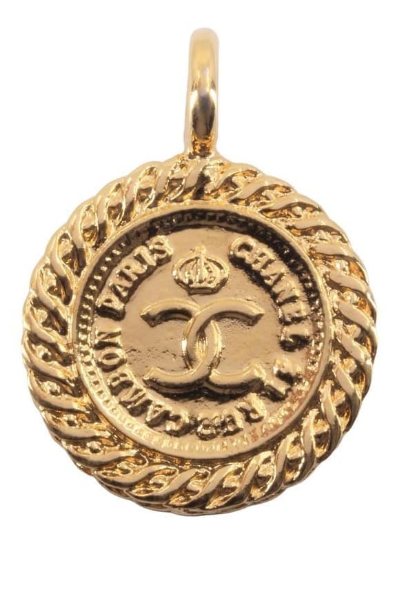 PENDENTIF SIGNÉ CHANEL — vue 1