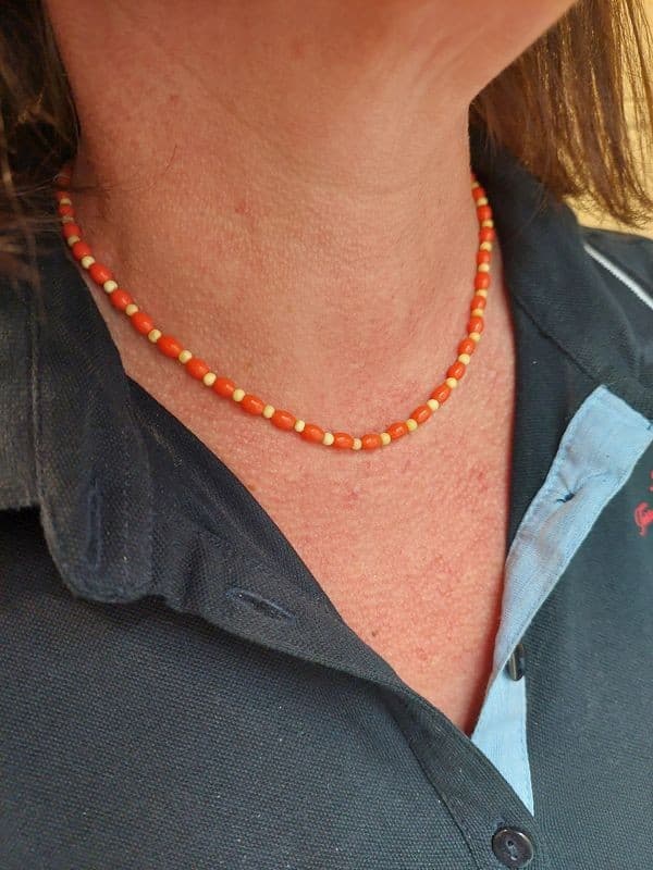 COLLIER ANCIEN EN IVOIRE ET CORAIL — vue 2