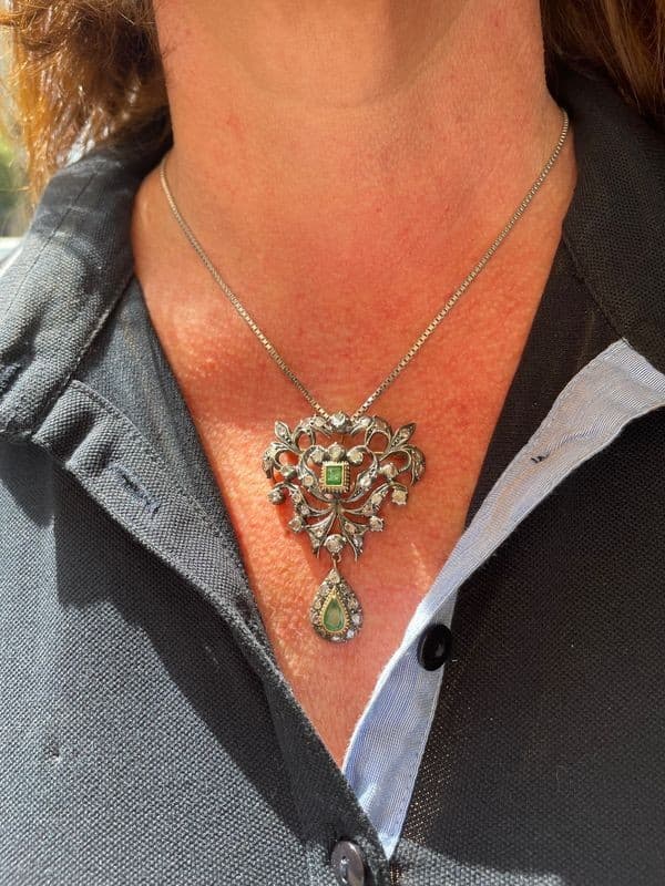 BROCHE PENDENTIF ART-NOUVEAU ÉMERAUDES ET DIAMANTS — vue 2