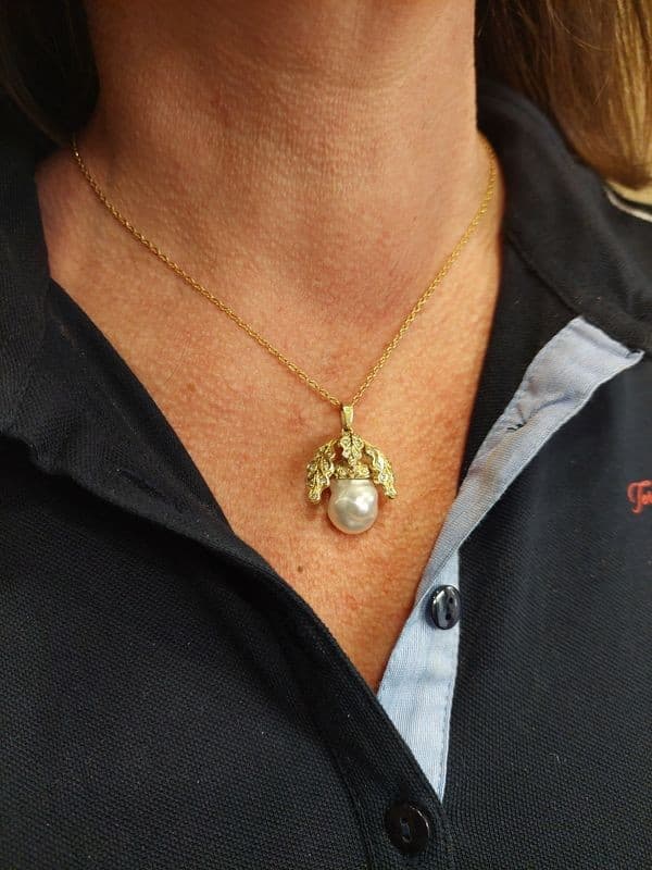 PENDENTIF PERLE BAROQUE ET DIAMANTS — vue 2