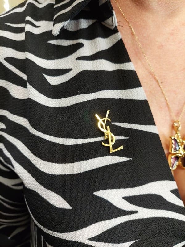 PIN'S YVES SAINT LAURENT — vue 2